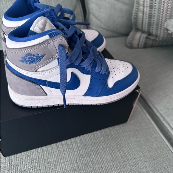 Jordan 1 Retro High OG - Picture 2 of 6